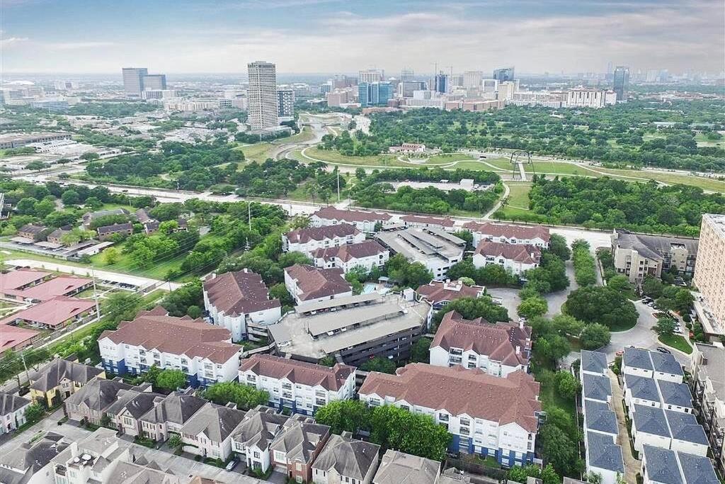 Newly Furnished 1br W/ Hermann Park View Appartement