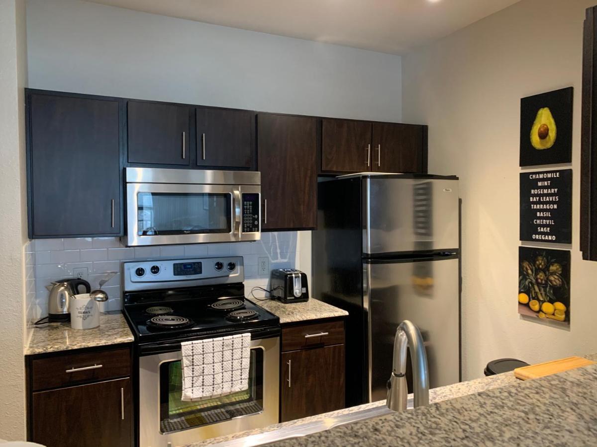 Newly Furnished 1br W/ Hermann Park View Appartement *